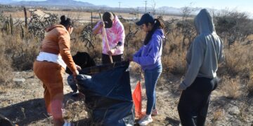 Realizan jornada de limpieza en carretera Cabo San Lucas-Todos Santos