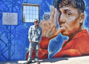 Reconocen al rapero Alemán con placa conmemorativa y mural en Cabo San Lucas