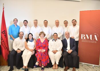 Asiste contralor municipal a toma de protesta del nuevo Consejo Directivo de la Barra Mexicana, Colegio de Abogados en BCS