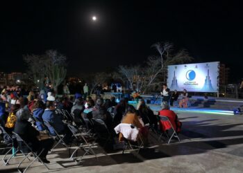 Todo un éxito el programa “Letras en Plenilunio” en Cabo San Lucas 
