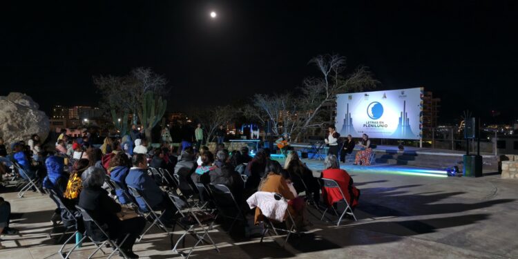 Todo un éxito el programa “Letras en Plenilunio” en Cabo San Lucas 
