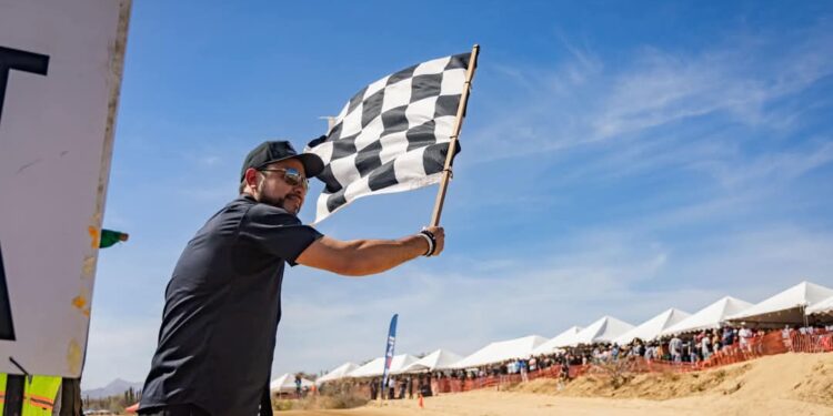 Alcalde de Los Cabos Christian Agúndez da banderazo a la carrera de Off Road de las Fiestas Tradicionales San José del Cabo 2025