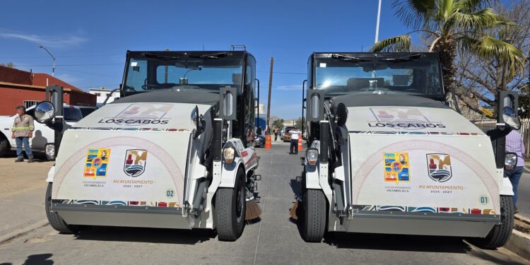 Con el uso de barredoras mecánicas, refuerzan jornadas de limpieza en Los Cabos
