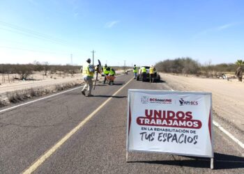 API-BCS atiende bacheo en la carretera Ciudad Constitución-Puerto San Carlos