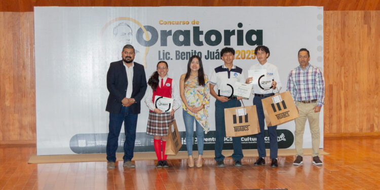 Premian a jóvenes del Concurso de Oratoria “Lic. Benito Juárez