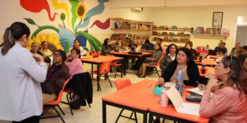 Con la entrega de plazas a docentes, fortalecen la atención en escuelas públicas