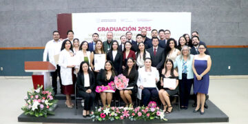Egresan 32 médicas y médicos del Hospital Juan María de Salvatierra