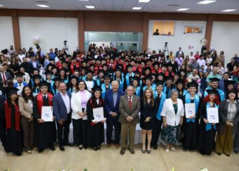 Se fortalece la calidad educativa y tecnológica de la UABCS: Víctor Castro