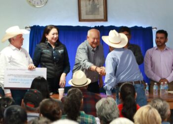 El gobernador Víctor Castro beneficia con más apoyos a productores de Mulegé