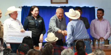El gobernador Víctor Castro beneficia con más apoyos a productores de Mulegé
