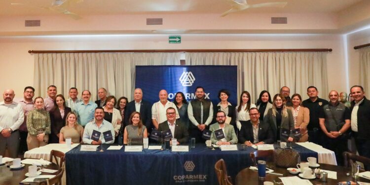 Destaca Milena Quiroga avances municipales ante sector empresarial