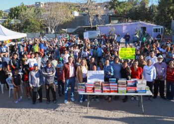 Milena Quiroga entrega apoyos a familias de Vista Hermosa