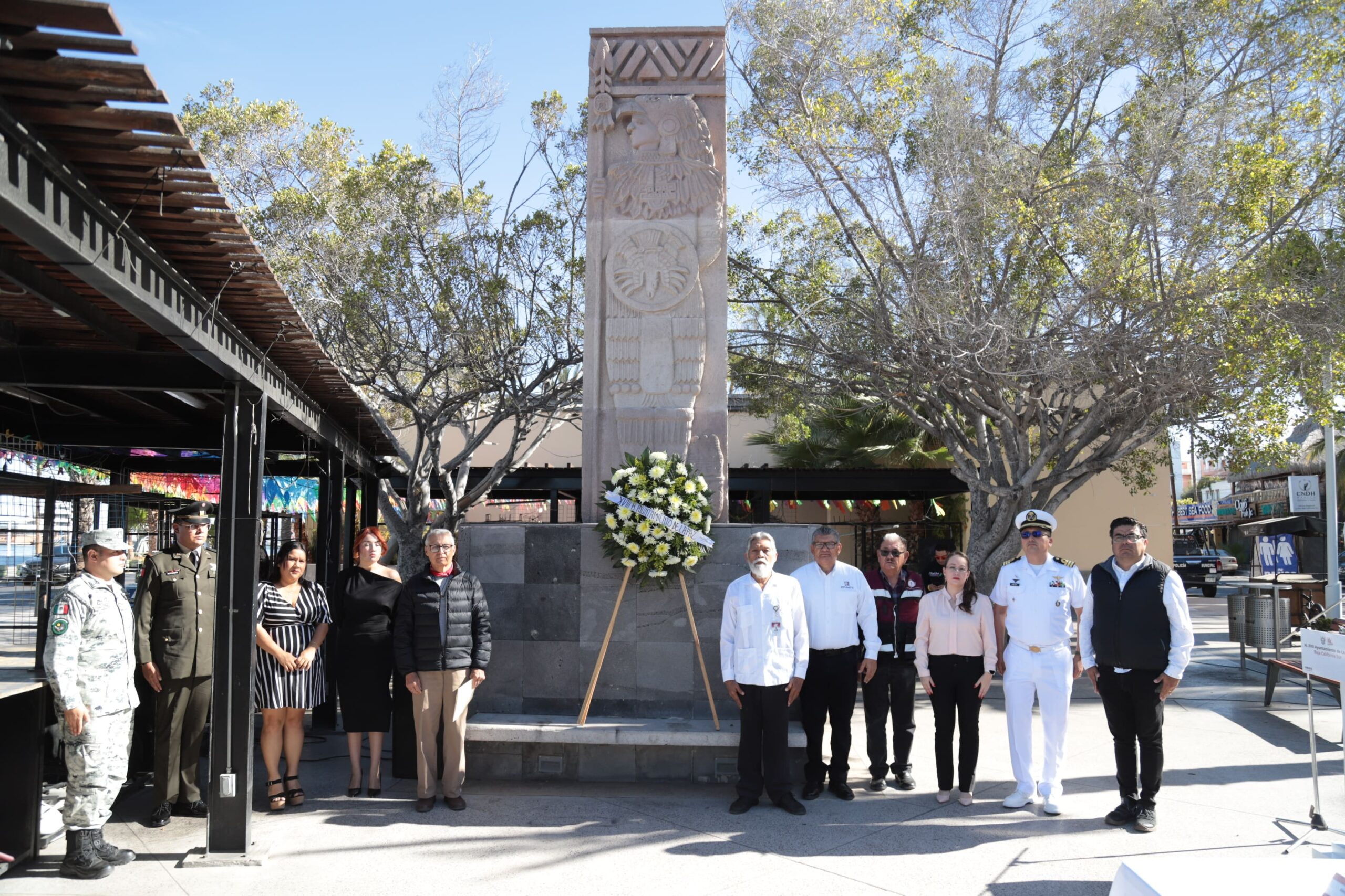 Realizan ceremonia cívica por el aniversario luctuoso de Cuauhtémoc, Emperador Azteca