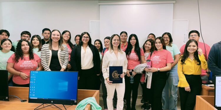 Ayuntamiento de La Paz imparte curso de herramientas digitales a estudiantes de la UTLP