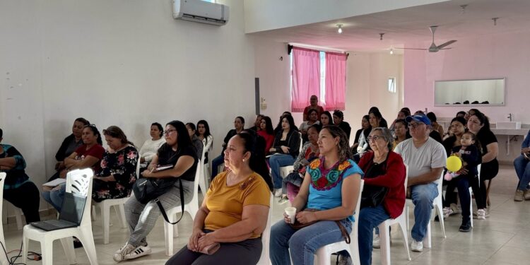 Imparten cursos sobre educación financiera para mujeres