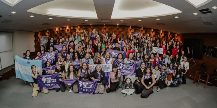 Titular del IMM La Paz participa en la primera Cumbre Latinoamericana de Defensoras Digitales