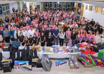 Fortalece Milena Quiroga la cultura con entrega de materiales para el Programa Impulso