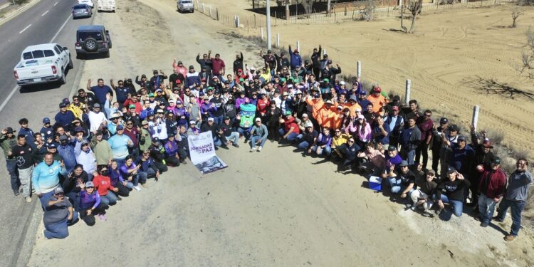 Encabeza Milena Quiroga jornada de limpieza en la carretera Todos Santos – El Pescadero 