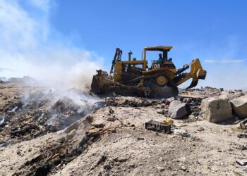 Sofocan incendio en el relleno sanitario de La Paz