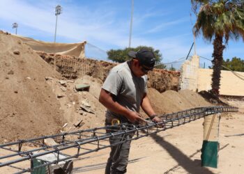 Inicia rehabilitación de muro de contención de estadio de béisbol en Cabo San Lucas