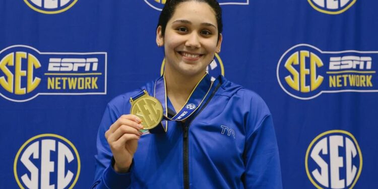 LA CLAVADISTA CAMYLA MONROY TRIUNFA EN MEXICO Y ESTADOS UNIDOS