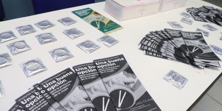 Acerca IMSS Baja California Sur servicios de salud reproductiva a alumnos de la UABCS