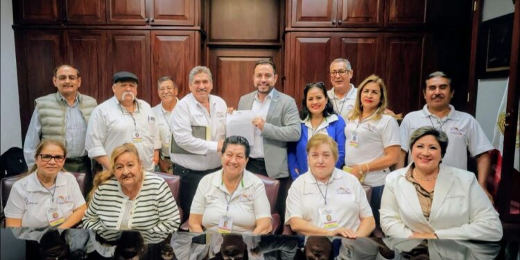 Se reúne alcalde Christian Agúndez con pensionados y jubilados; apoyará sus solicitudes 