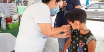 Llama IMSS Baja California Sur a padres de familia y tutores a actualizar Esquema Básico de Vacunación en menores 