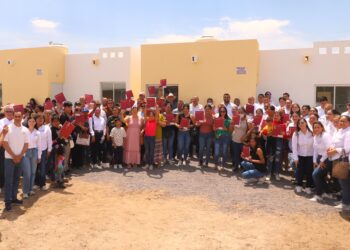 Entrega Gobierno Estatal 50 acciones de vivienda en La Paz
