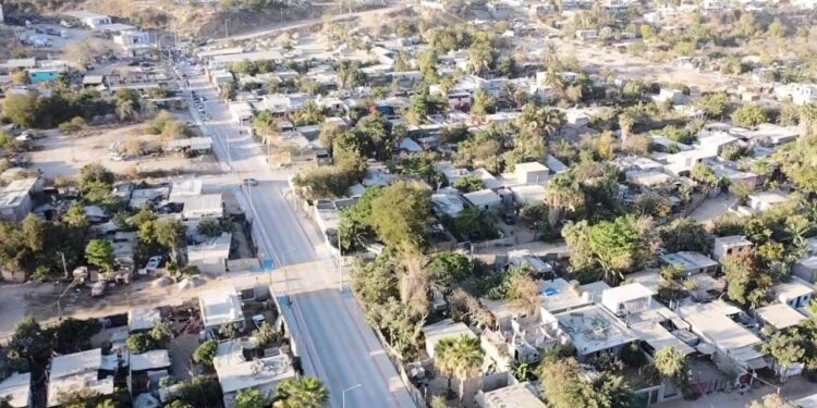 Entrega alcalde Christian Agúndez obras de pavimentación en colonia Vado de Santa Rosa, en San José del Cabo