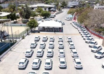 Fortalece Los Cabos parque vehicular; entrega Christian Agúndez 120 unidades para áreas operativas 