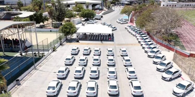 Fortalece Los Cabos parque vehicular; entrega Christian Agúndez 120 unidades para áreas operativas 