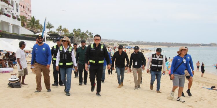 Refuerzan operativo para garantizar seguridad y limpieza en playas de Los Cabos