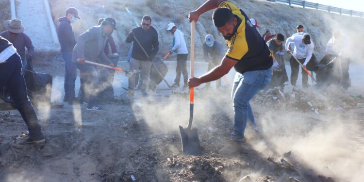 Realizan segunda jornada de limpieza en colonia Real Unidad, en Cabo San Lucas