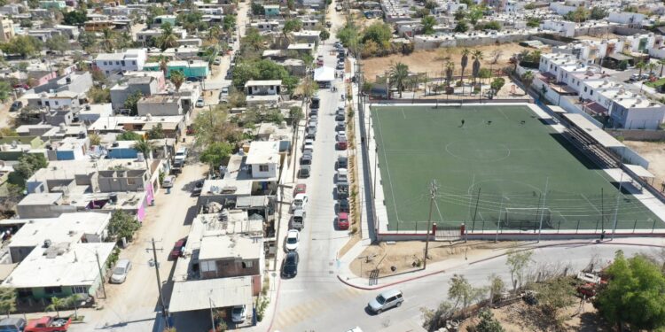 Entrega alcalde Christian Agúndez obras de pavimentación integral en colonia Lomas de Rosarito