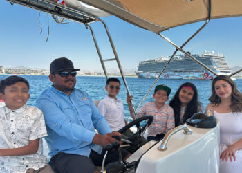 Integrantes del II Cabildo Infantil disfrutan avistamiento de ballenas en Los Cabos