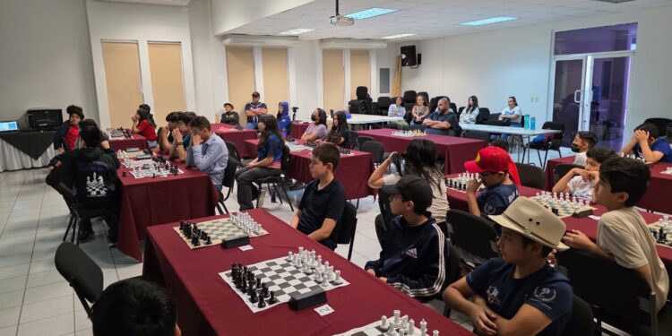 “CADA JUGADA CUENTA” PLÁTICA PREVENTIVA BRINDADA POR LA PGJE A PARTICIPANTES DEL 4º TORNEO DE AJEDREZ 