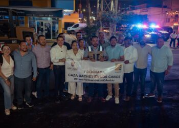 Alcalde Cristian Agúndez supervisa avance de reencarpetado en la avenida Leona Vicario en Cabo San Lucas