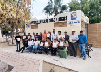 Entregan 20 títulos de herrar actualizados al sector ganadero de Los Cabos
