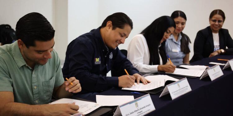 Firma convenio IMDIS y Royal Solaris por la inclusión en el sector turístico de Los Cabos