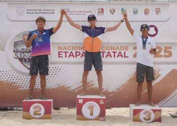 Triunfan surfistas de Los Cabos en etapa estatal de Olimpiada Nacional 2025