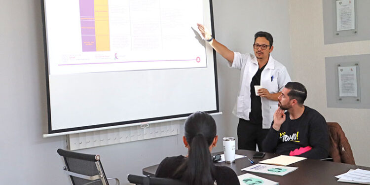 Capacitan a profesionales del programa “Curadamente” para el manejo de pacientes violentadas