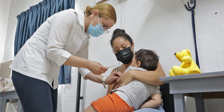 Refrenda la SSA llamado a vacunar a niñas y niños contra sarampión