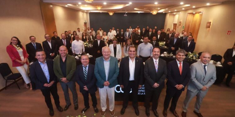 Gobernador Víctor Castro toma protesta a la nueva mesa directiva del Consejo Coordinador Empresarial de La Paz