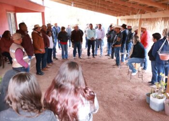 Visita Castro Cosío, zona serrana de Santa Martha y El Patrocinio, y entrega apoyos