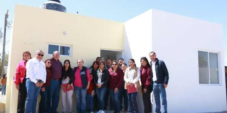 Beneficia Castro Cosío a familias con viviendas en el norte del estado