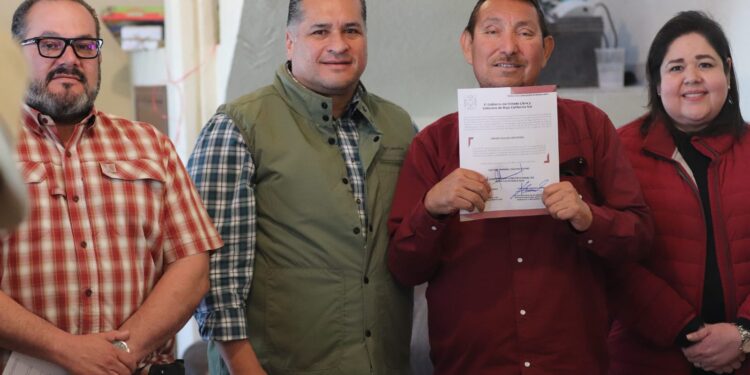 Entregan títulos de concesión a taxistas y realizan Jornada por la Paz en Vizcaíno