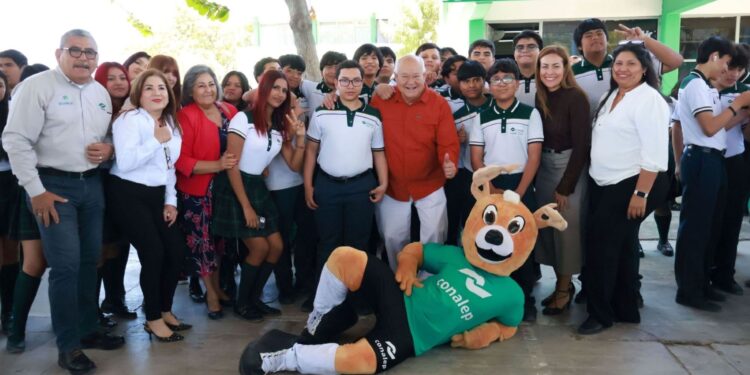 Entrega VMCC, vehículos, mejoramiento y equipamiento escolar en CONALEP por 13 mdp
