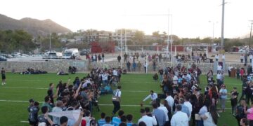 Entrega Christian Agúndez empastado en cancha de fútbol americano en San José del Cabo