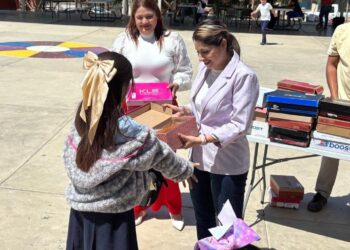 DIF La Paz entrega apoyos sociales en Todos Santos y Pescadero